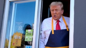 tramp se izyavi kato sluzhitel na makdonalds video https://netnews.bg/wp-content/uploads/2024/10/tramp-se-izyavi-kato-sluzhitel-na-makdonalds-video.jpg
