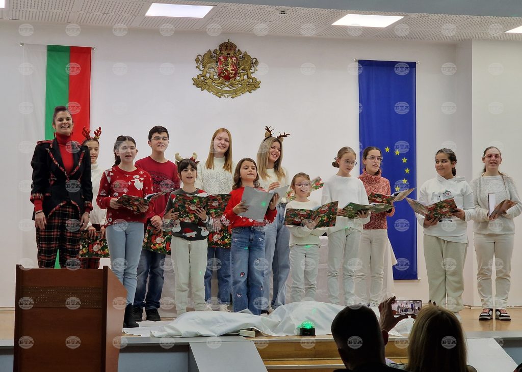 koleden spektakal predstavi trupata za sczenichni izkustva bogdara v svisthov https://netnews.bg/wp-content/uploads/2024/12/koleden-spektakal-predstavi-trupata-za-sczenichni-izkustva-bogdara-v-svisthov-scaled.jpg