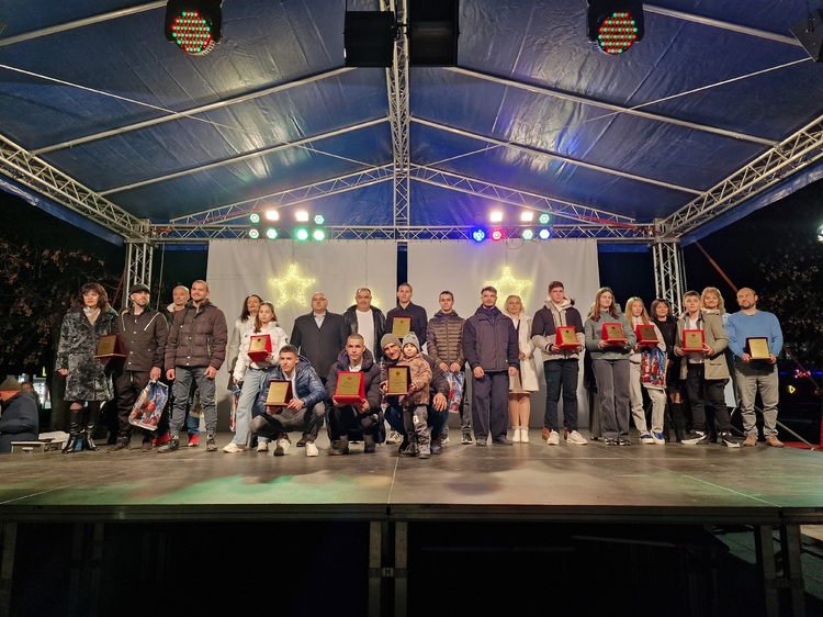 lekoatlet beshe izbran za sportist nomer 1 na godinata na obsthina razgrad 1 https://netnews.bg/wp-content/uploads/2024/12/lekoatlet-beshe-izbran-za-sportist-nomer-1-na-godinata-na-obsthina-razgrad-scaled.jpg