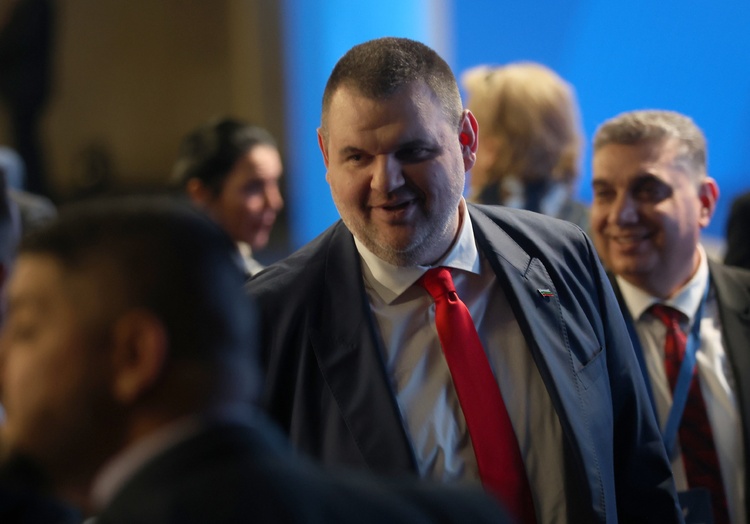 naczionalnata konferencziya na dps izbra za predsedatel na partiyata delyan peevski 1 https://netnews.bg/wp-content/uploads/2024/12/naczionalnata-konferencziya-na-dps-izbra-za-predsedatel-na-partiyata-delyan-peevski-scaled.jpg
