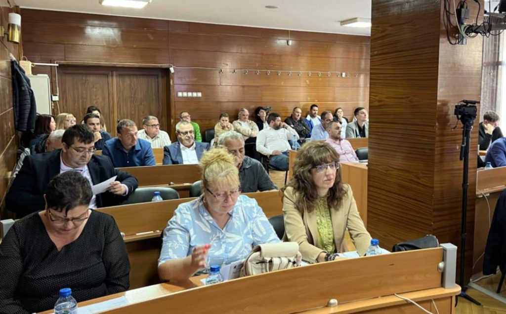 Общинските съветници от БСП предлагат промени в Наредбата за финансово подпомагане на лекари 5 https://netnews.bg/wp-content/uploads/2024/12/obsthinski-savetniczi-bsp-yambol.jpg общински съветници БСП Ямбол по време на сесия