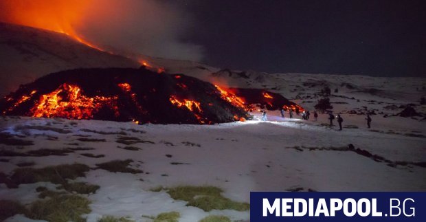 hilyadi turisti se stichat za da vidyat izrigvaneto na etna koeto blokira spasitelnite sluzhbi https://netnews.bg/wp-content/uploads/2025/02/hilyadi-turisti-se-stichat-za-da-vidyat-izrigvaneto-na-etna-koeto-blokira-spasitelnite-sluzhbi-2.jpg