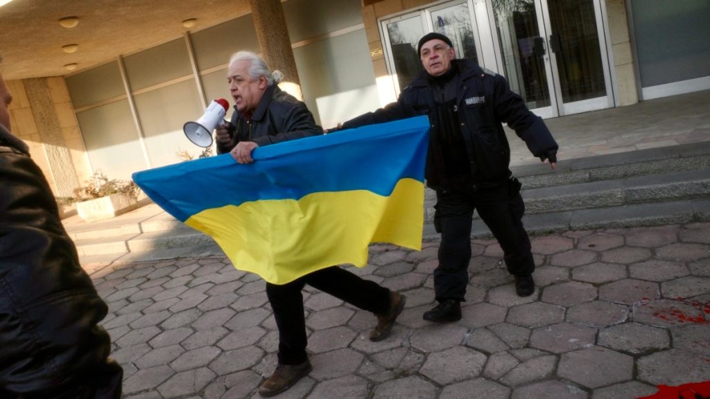 kravta na 50 decza kak vizualen artist protestira sresthu vojnata v ukrajna 2 https://netnews.bg/wp-content/uploads/2025/02/kravta-na-50-decza-kak-vizualen-artist-protestira-sresthu-vojnata-v-ukrajna-2.jpg