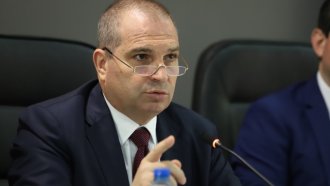 Транспортният министър освободи директора на БДЖ 7 https://netnews.bg/wp-content/uploads/2025/02/transportniyat-ministar-osvobodi-direktora-na-bdzh-2.jpg transportniyat ministar osvobodi direktora na bdzh 2 https://netnews.bg/wp-content/uploads/2025/02/transportniyat-ministar-osvobodi-direktora-na-bdzh-2.jpg