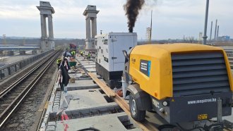 veche sa smeneni 340 m patni paneli na dunav most pri ruse 2 https://netnews.bg/wp-content/uploads/2025/03/veche-sa-smeneni-340-m-patni-paneli-na-dunav-most-pri-ruse-2.jpg