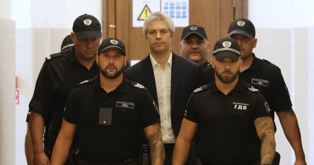politicheski zatvornik li e blagomir koczev 2 https://netnews.bg/wp-content/uploads/2025/11/politicheski-zatvornik-li-e-blagomir-koczev-2.jpg