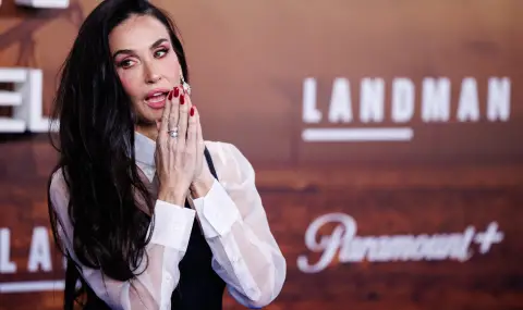 Деми Мур се появи в изненадващ вид на ревюто на Gucci (ВИДЕО) 5 https://netnews.bg/wp-content/uploads/2026/02/demi-mur-se-poavi-v-iznenadvasht-vid-na-revuto-na-gucci-video-1.webp demi mur se poavi v iznenadvasht vid na revuto na gucci video 1 https://netnews.bg/wp-content/uploads/2026/02/demi-mur-se-poavi-v-iznenadvasht-vid-na-revuto-na-gucci-video-1.webp