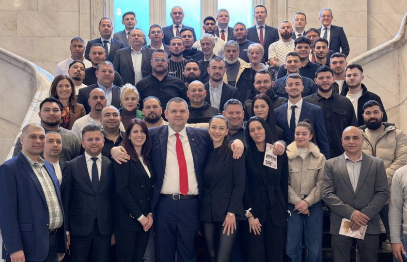 Младежи от Ямбол се срещнаха в НС с лидера на ДПС Делян Пеевски 5 https://netnews.bg/wp-content/uploads/2026/02/image-111.png image 111 https://netnews.bg/wp-content/uploads/2026/02/image-111.png