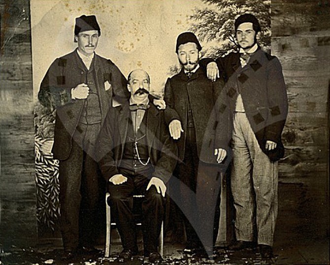 Накратко за масоните в Ямбол 11 https://netnews.bg/wp-content/uploads/2026/02/collage-1-3.jpg ivan vedar treti ot lyavo s grupa inzheneri masoni 1864 https://netnews.bg/wp-content/uploads/2026/02/collage-1-3.jpg