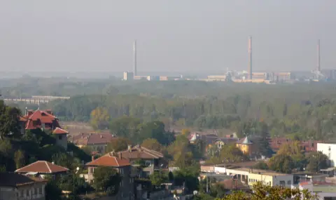 rabotnicite ot zavoda za celuloza v svishtov izlizat na protest 1 https://netnews.bg/wp-content/uploads/2026/02/rabotnicite-ot-zavoda-za-celuloza-v-svishtov-izlizat-na-protest-1.webp