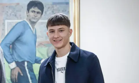 17-годишен нападател попадна в групата на Левски за сблъсъка с Локомотив Пловдив 2 https://netnews.bg/wp-content/uploads/2026/03/17-godishen-unoshata-popadna-v-grupata-na-levski-za-sblasaka-s-lokomotiv-plovdiv-1.webp 17 godishen unoshata popadna v grupata na levski za sblasaka s lokomotiv plovdiv 1 https://netnews.bg/wp-content/uploads/2026/03/17-godishen-unoshata-popadna-v-grupata-na-levski-za-sblasaka-s-lokomotiv-plovdiv-1.webp