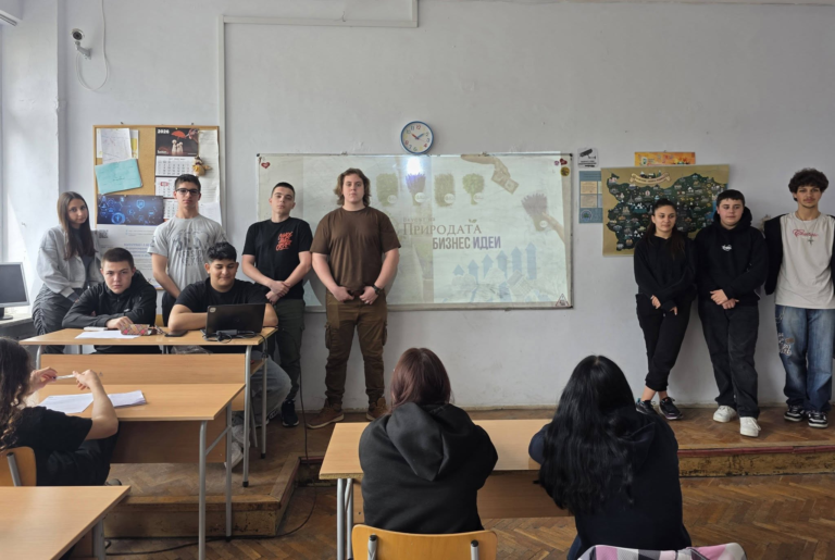 Ученици от ПГТ „Алеко Константинов“-Ямбол развиват учебна компания в клуб „Бизнес идеи“