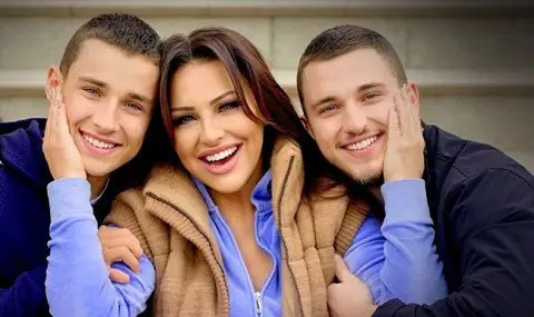 Синът на певицата Рени е в казарма в Израел 5 https://netnews.bg/wp-content/uploads/2026/03/sinat-na-pevicata-reni-e-v-kazarma-v-izrael-1.webp sinat na pevicata reni e v kazarma v izrael 1 https://netnews.bg/wp-content/uploads/2026/03/sinat-na-pevicata-reni-e-v-kazarma-v-izrael-1.webp