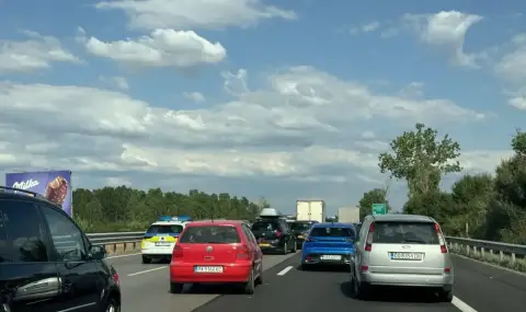 Катастрофа с тир затруднява движението по АМ „Тракия“ към Бургас