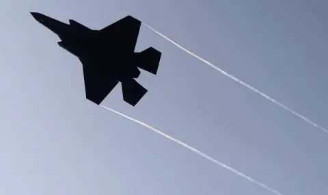 vazdushen boi nad teheran izraelski iztrebitel f 35 svali iranski ak 130 1 https://netnews.bg/wp-content/uploads/2026/03/vazdushen-boi-nad-teheran-izraelski-iztrebitel-f-35-svali-iranski-ak-130-1.webp