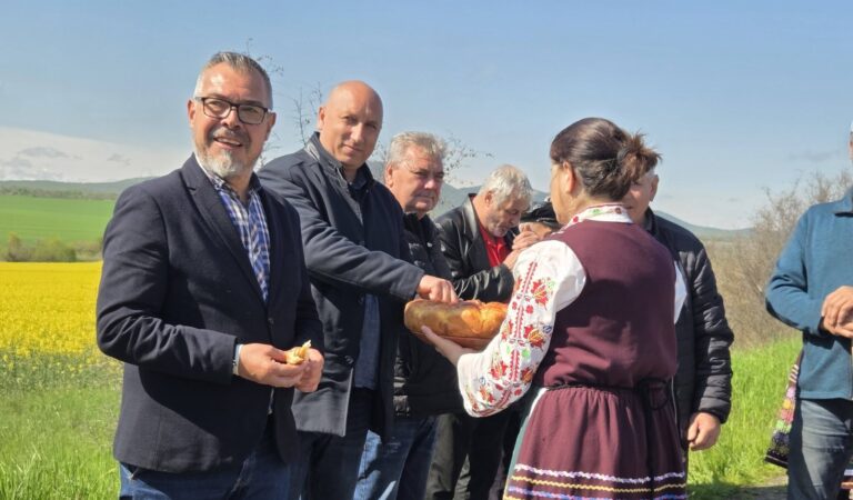 Започна дългоочакваният ремонт на пътя Миладиновци-Крумово в Община „Тунджа“