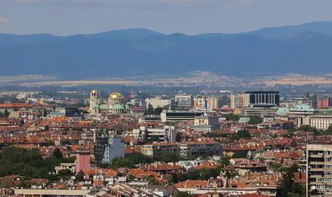 Демографският часовник на България: Къде изчезват хората и защо стареем?
