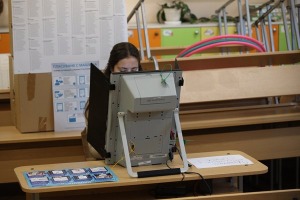 В 30 на сто от секциите в Ямболско са установени проблеми с машините за гласуване
