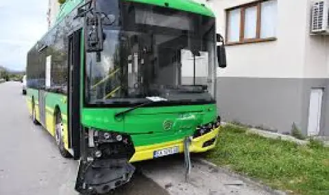 Шофьорът на автобус, ударил паркирани автомобили в Хасково, е с положителна проба за бензодиазепин