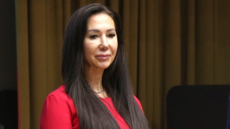 Буря в МОН: Оставката на Панджерова и невидимите тежести на властта