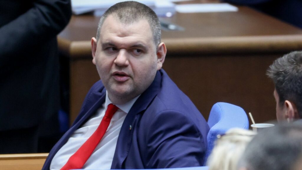 прокуратурата затвори досието за доходите на делян пеевски