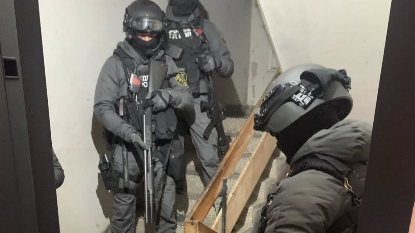 драма с нож и чук във вождово: мащабна полицейска акция спаси възрастна жена