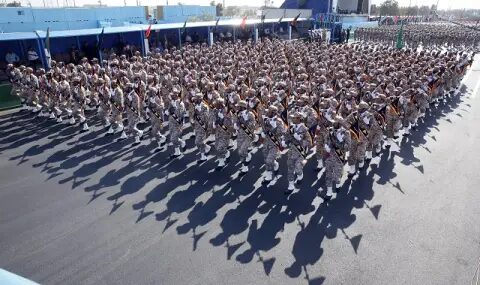 Сянката на генералите: Как военните превзеха властта в Техеран