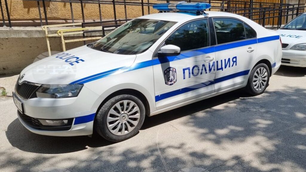 Кошмар на детската площадка: Възрастен мъж стреля с прашка по играещи деца във Велико Търново 8 https://netnews.bg/wp-content/uploads/2026/05/koshmar-na-detskata-plosthadka-vazrasten-mazh-strelya-s-prashka-po-igraesthi-decza-vav-veliko-tarnovo-dmdy.jpg кошмар на детската площадка: възрастен мъж стреля с прашка по играещи деца във велико търново