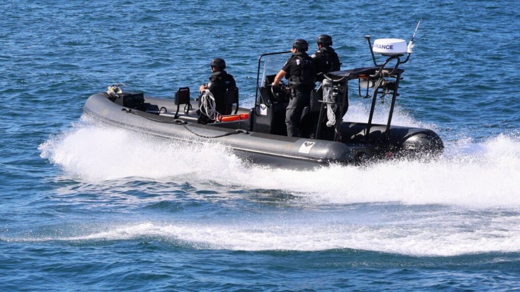 Крах на морски трафик край Синеморец: Турски гражданин хванат с 15 мигранти 3 https://netnews.bg/wp-content/uploads/2026/05/krah-na-morski-trafik-kraj-sinemorecz-turski-grazhdanin-hvanat-s-15-migranti-w8ct.jpg крах на морски трафик край синеморец: турски гражданин хванат с 15 мигранти