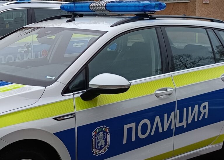 18-годишен шофьор е ударил с колата си друг автомобил, управляван от младеж на 19 години